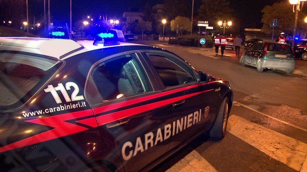 Roma – Smontano auto rubate in due autodemolitori