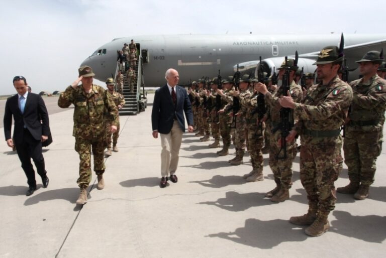 Afghanistan: il vice Ministro degli Affari Esteri Staffan De Mistura visita il Regional Command West di Herat
