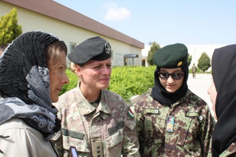 Afghanistan: i militari del Military Advisor Team impegnati nello sviluppo della componente femminile dell’esercito afghano