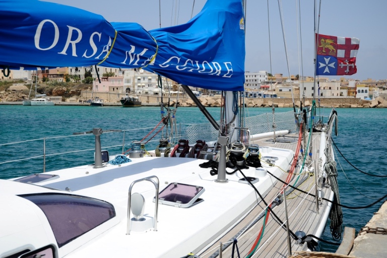‘Delfini guardiani’ a Lampedusa