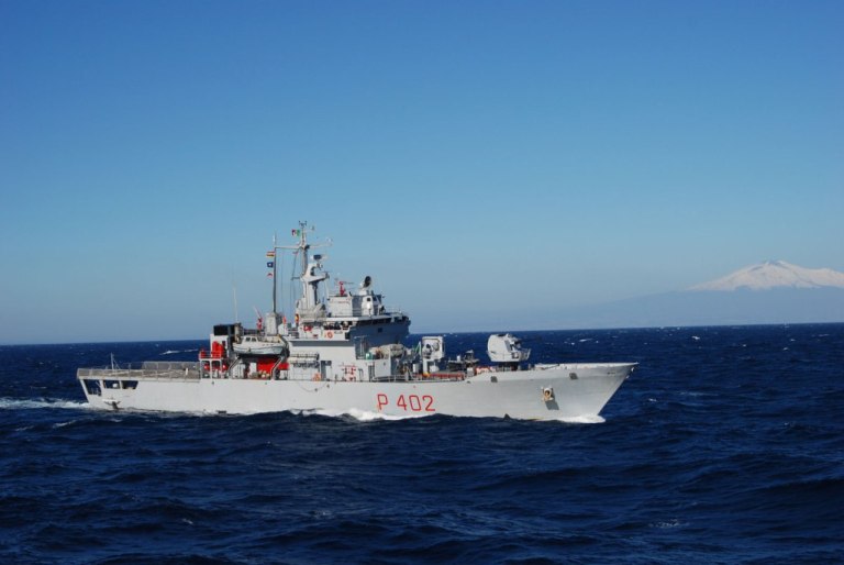 Marina Militare: Nave Libra soccorre migranti