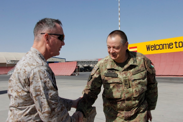 Afghanistan: il Comandante di ISAF, visita la regione ovest dell’Afghanistan