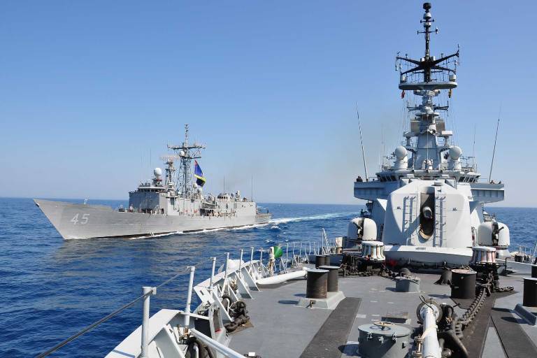 Cooperazione internazionale: Nave De la Penne, il sommergibile Scirè e l’USS De Wert si addestrano