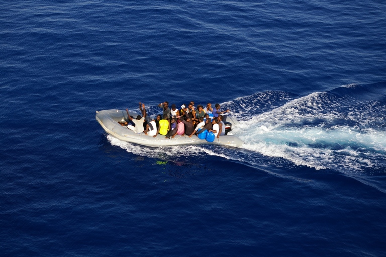 Marina Militare: Soccorsa imbarcazione con 31 migranti a bordo