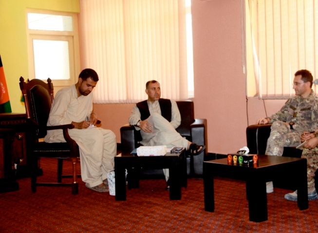 Afghanistan: il comandante della Transition Support Unit South incontra il nuovo governatore della provincia di Farah