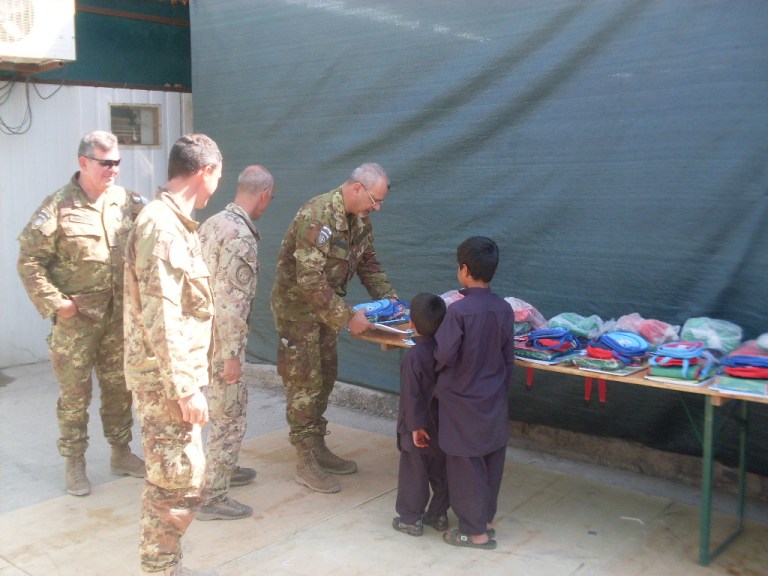 Afghanistan, i figli dei lavoratori locali ospitati dai militari italiani  a Camp Arena.
