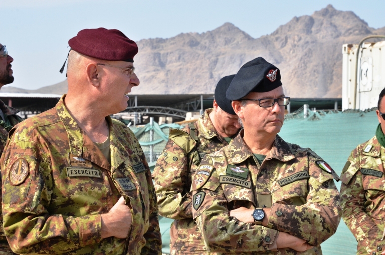 Afghanistan: il comandante del COI visita il contingente militare Italiano