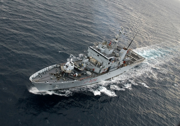 Marina Militare: il pattugliatore Vega in supporto a un’imbarcazione naufragata
