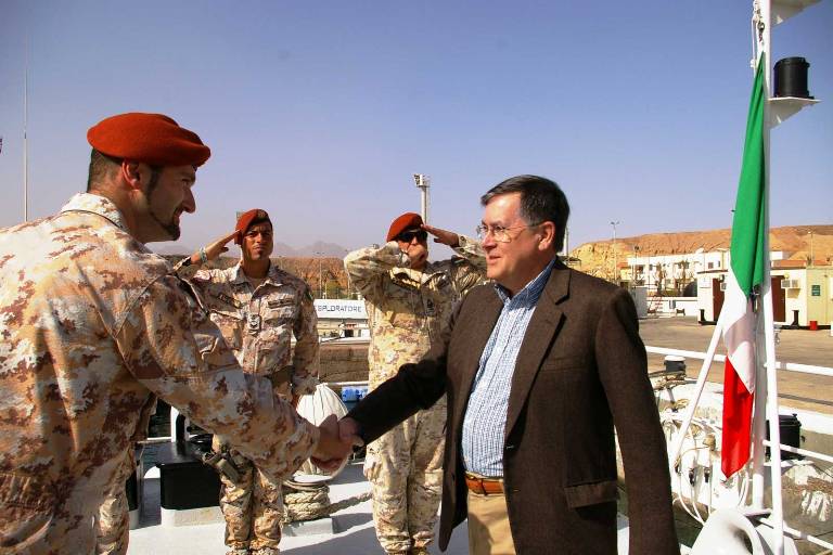 Sinai, il Direttore Generale della Multinational Force & Observers incontra i nostri marinai