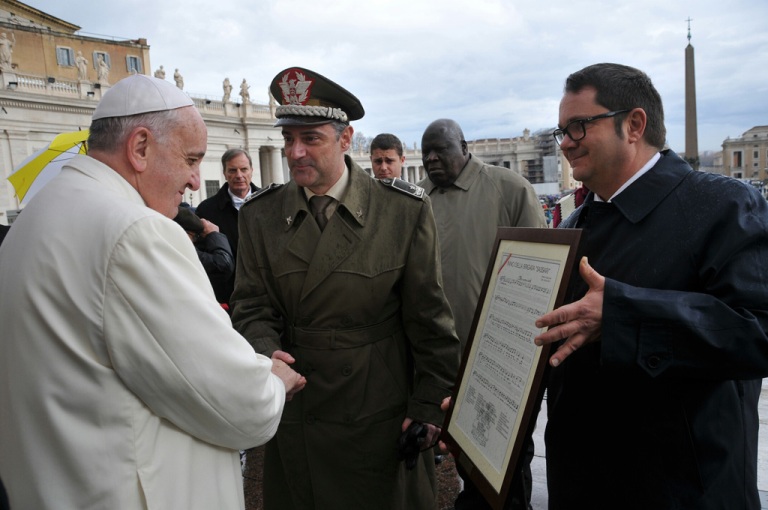 La Brigata Sassari salutata da Papa Francesco in Piazza San Pietro