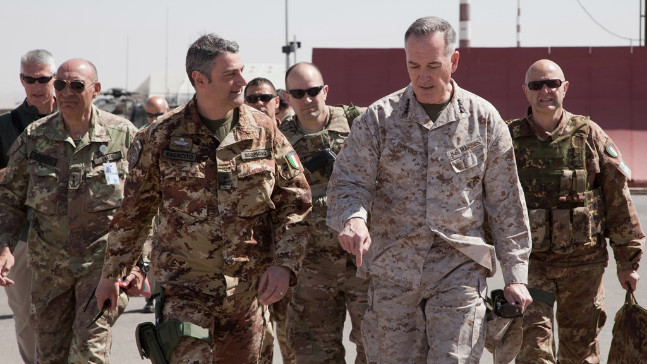 Il comandante di ISAF visita il Regional Command West