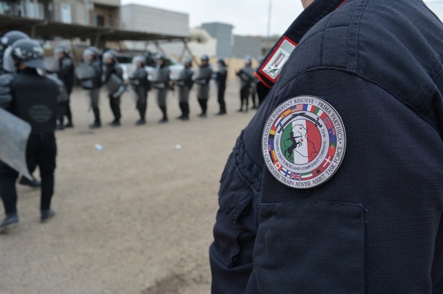 LA POLICE TASK FORCE – IRAQ ADDESTRA LA POLIZIA REGIONALE NEL CONTROLLO DELLA FOLLA